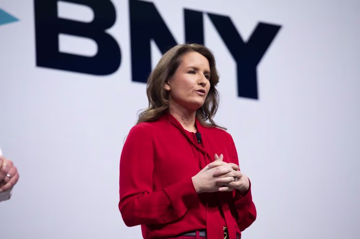 ¿Cómo están los bancos integrando trabajadores digitales con IA?